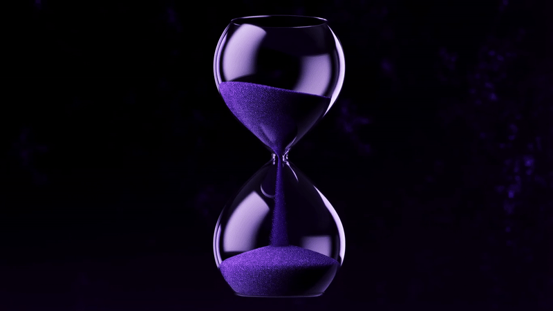 Reloj de arena morado en fondo negro